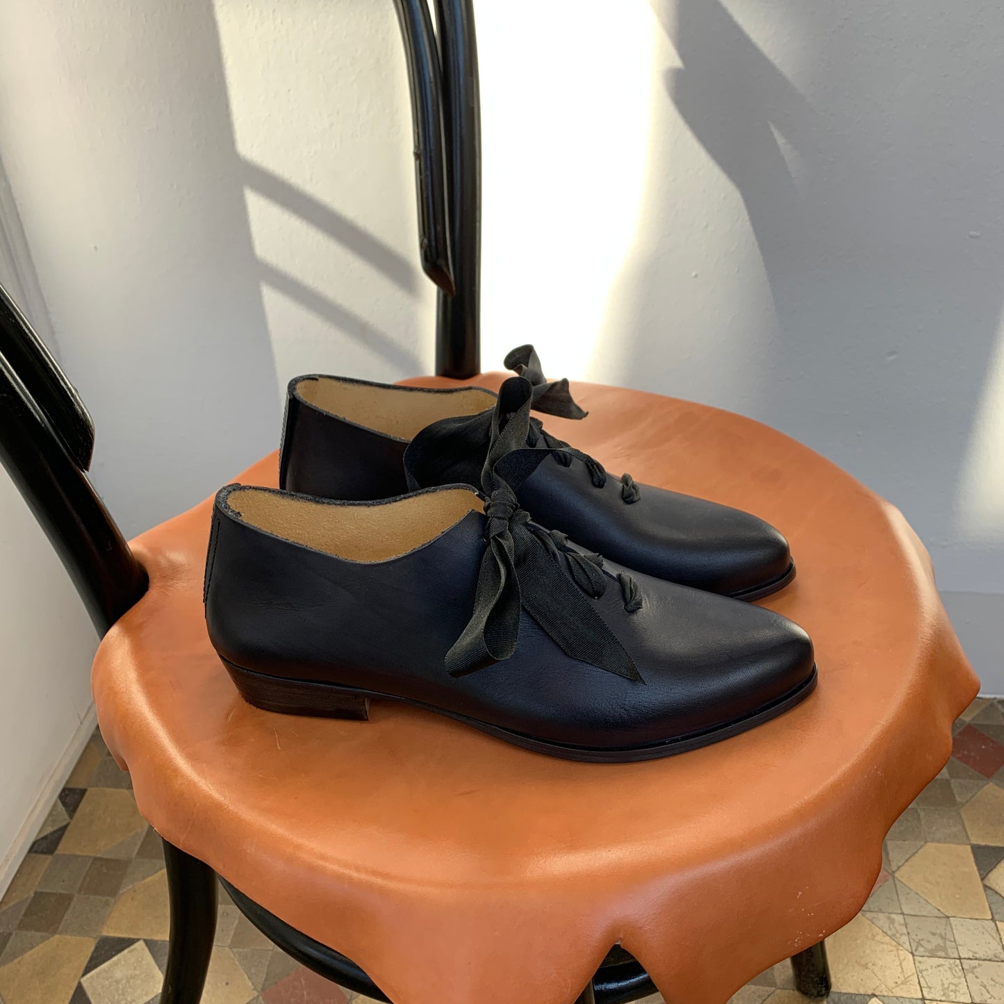 THE LARS. BB NORI W SOLES OVERDYED. RIBBON LACE. EDGE INKED.