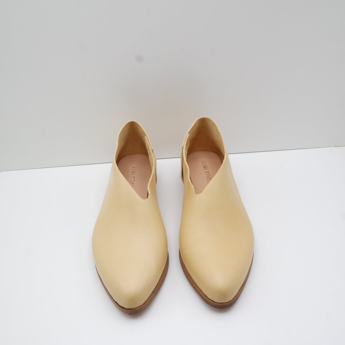 TxT SALE. SIZE 42. The Audrey. Troncato Miel. (PHL59)