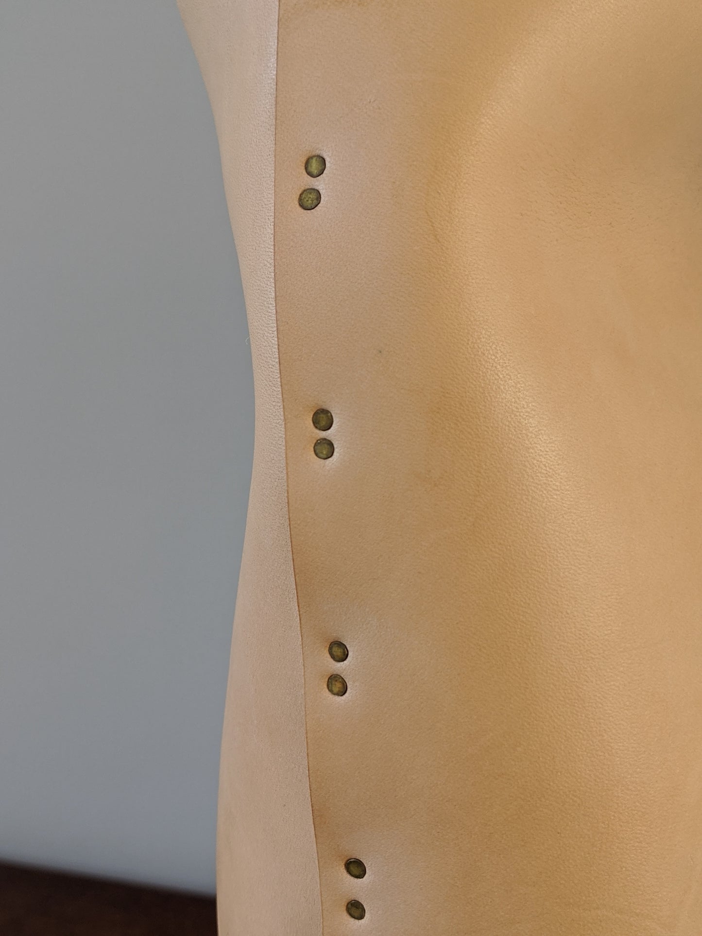 SHORT PETRIFIED LEATHER AND TERRACOTA VASE