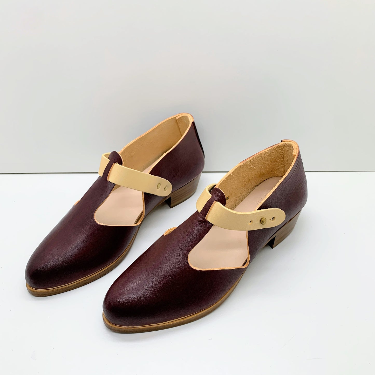 THE ELEANOR. BB CLARET WITH BUTTER STRAP.