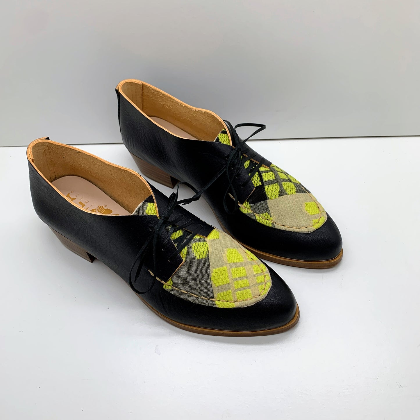 READY MADE. SIZE 41. THE CHUCK. BB NORI W BLACK AND YELLOW ACE AND JIG LAKE. 3CM (D14)