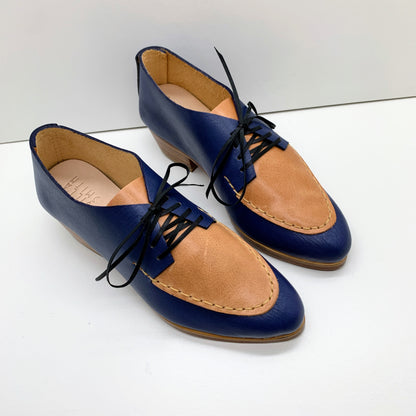 THE CHUCK. BB AZURE W IBIZA CAMELLO LAKE. EDGE INKED. UNDYED THREAD.