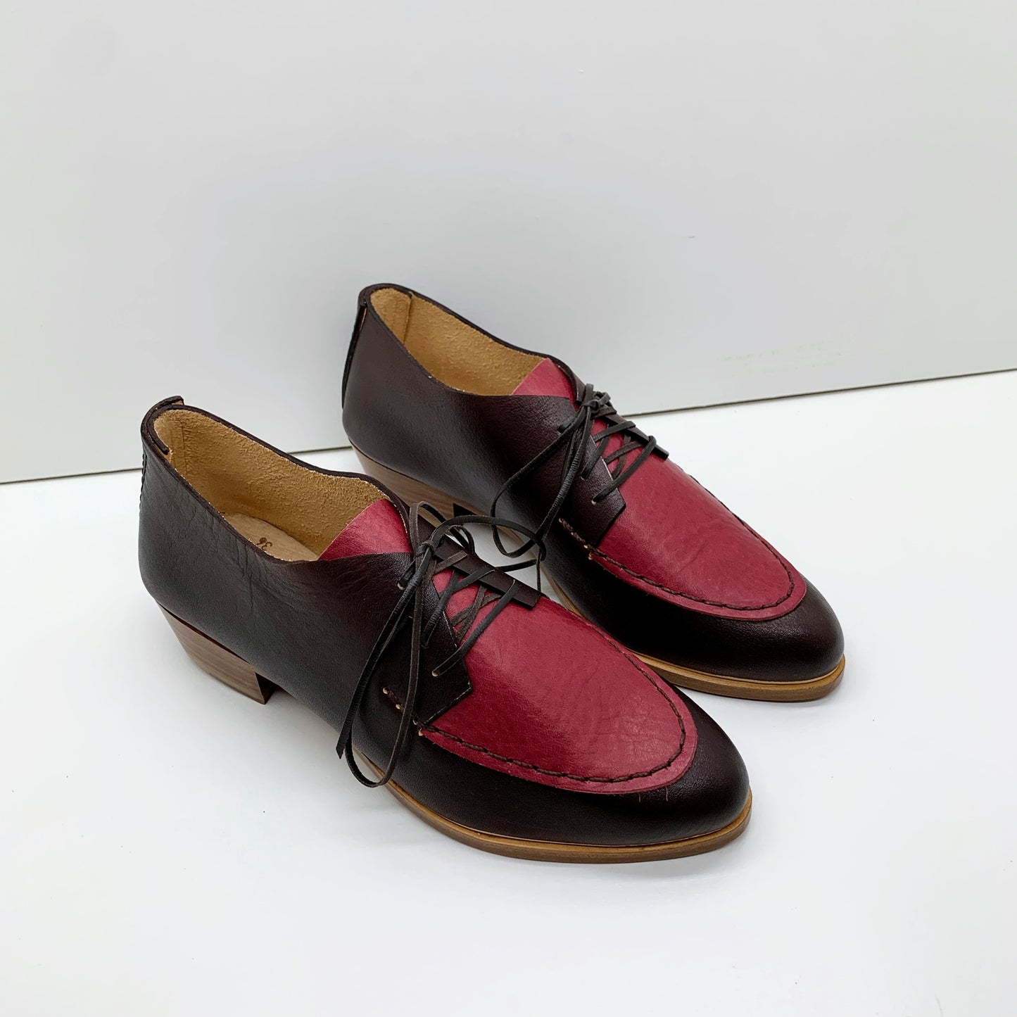 READY MADE. SIZE 36. THE CHUCK. BB TAMARIND. BRASIL RASPBERRY LAKE. BROWN THREAD. EDGE INKED. 3CM