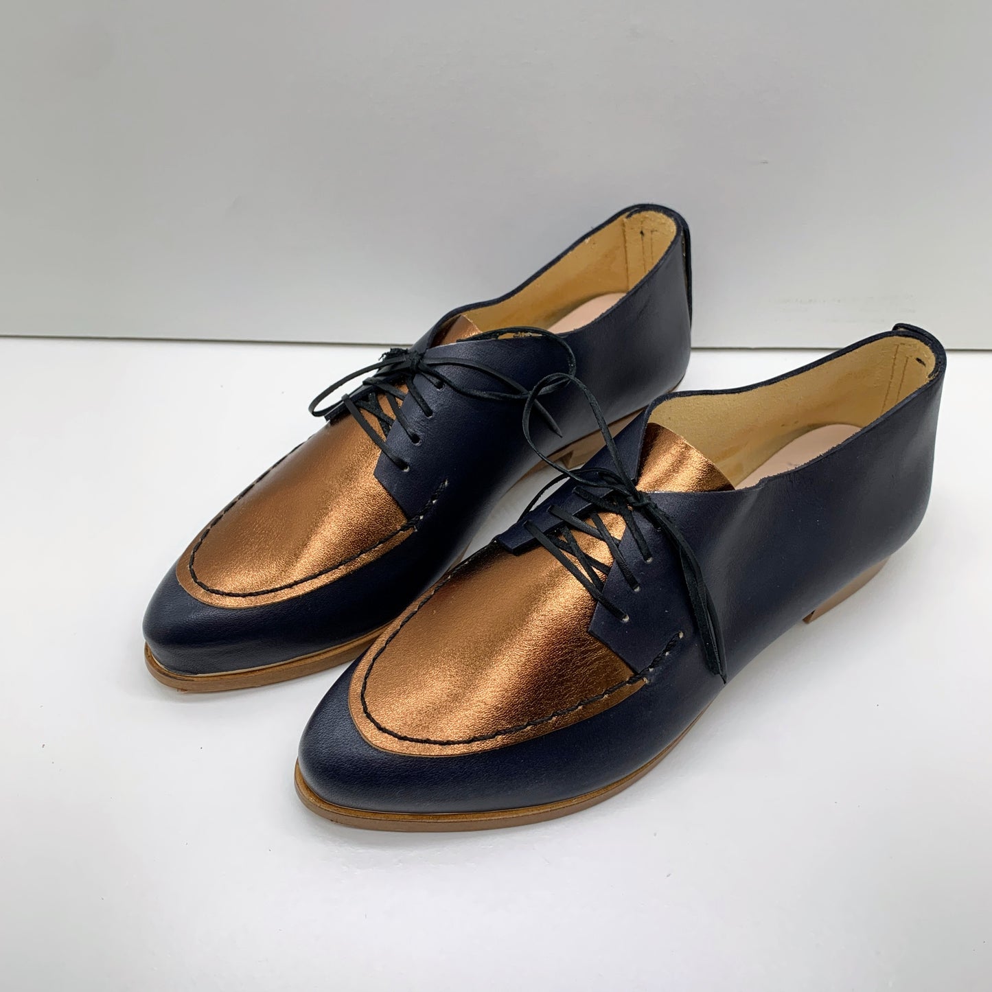 READY MADE. SIZE 37. THE CHUCK. BB NORI. BRONZE LAKE. BLACK THREAD. EDGE INKED. 2CM.