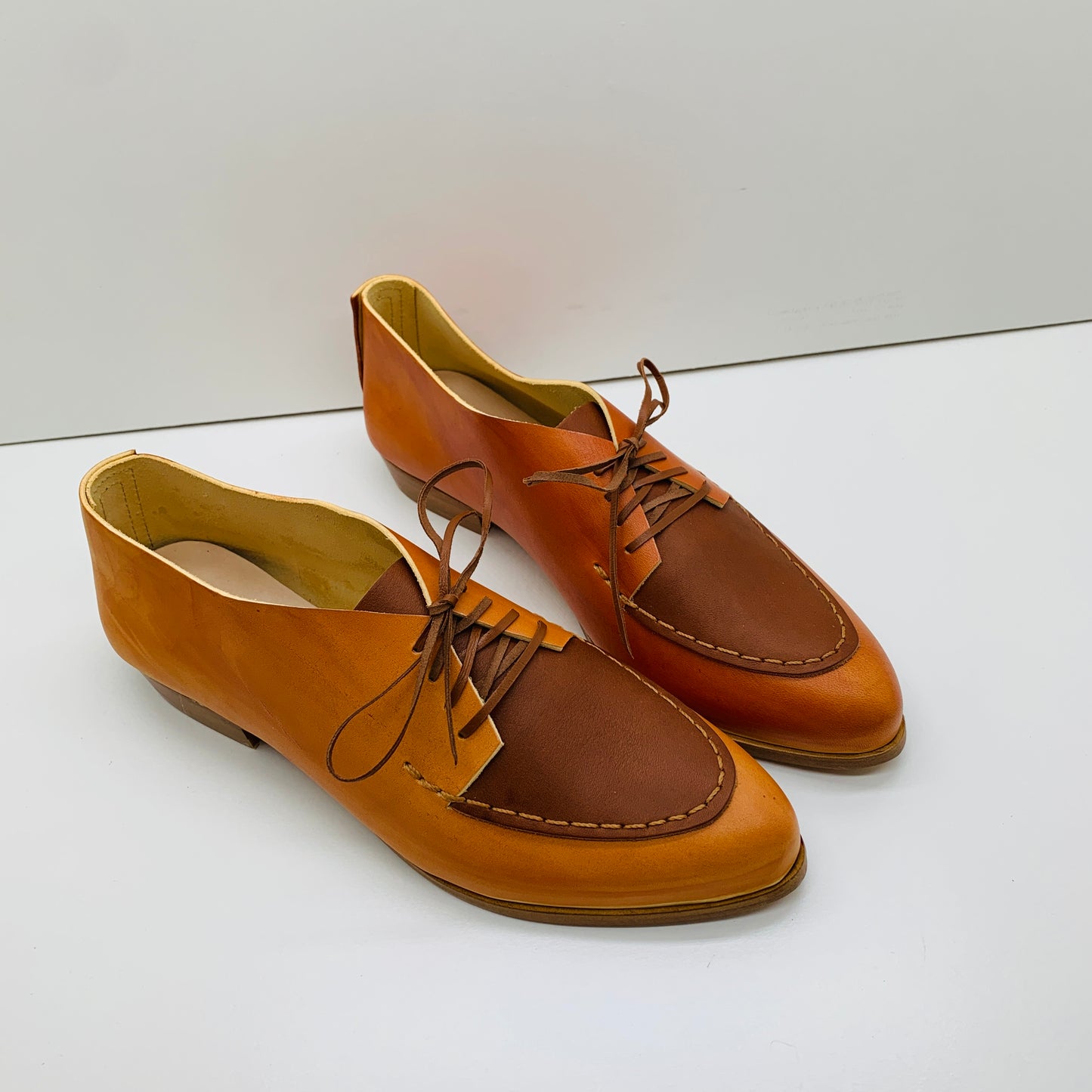 THE CHUCK. BB TOAST. TRONCATO CUOIO LAKE. TOAST THREAD. BROWN LACES.