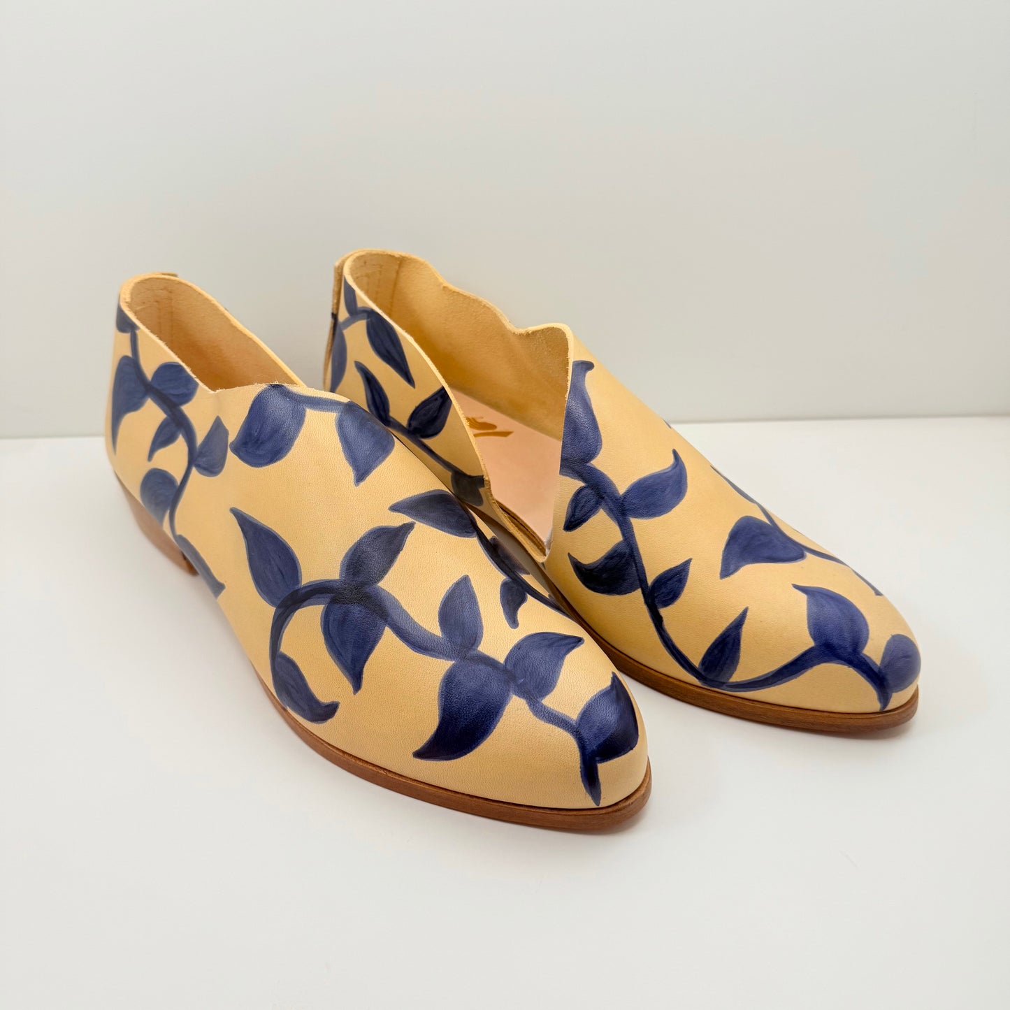 The Kim in Butter with Vines Pattern in Azure