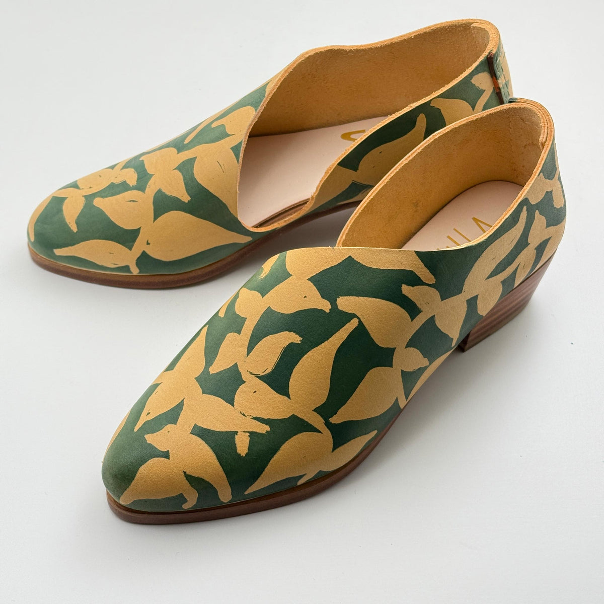 The Kim in Butter with Reverse Vines in Buko