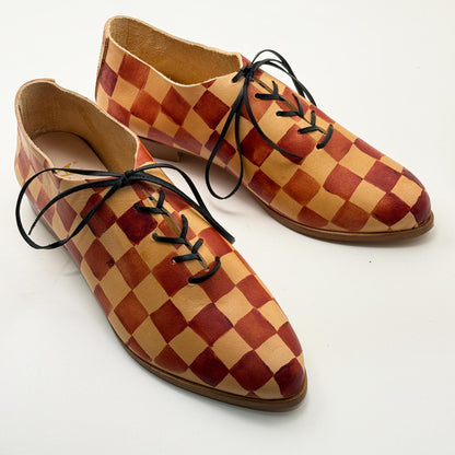 The Lars in Butter with Squares Pattern Apple