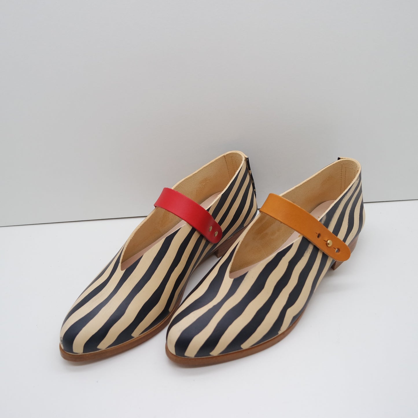 THE MARTA. REVERSE STRIPE. BB NORI W MISMATCHED STRAP FIESTA AND OCRE. 2CM