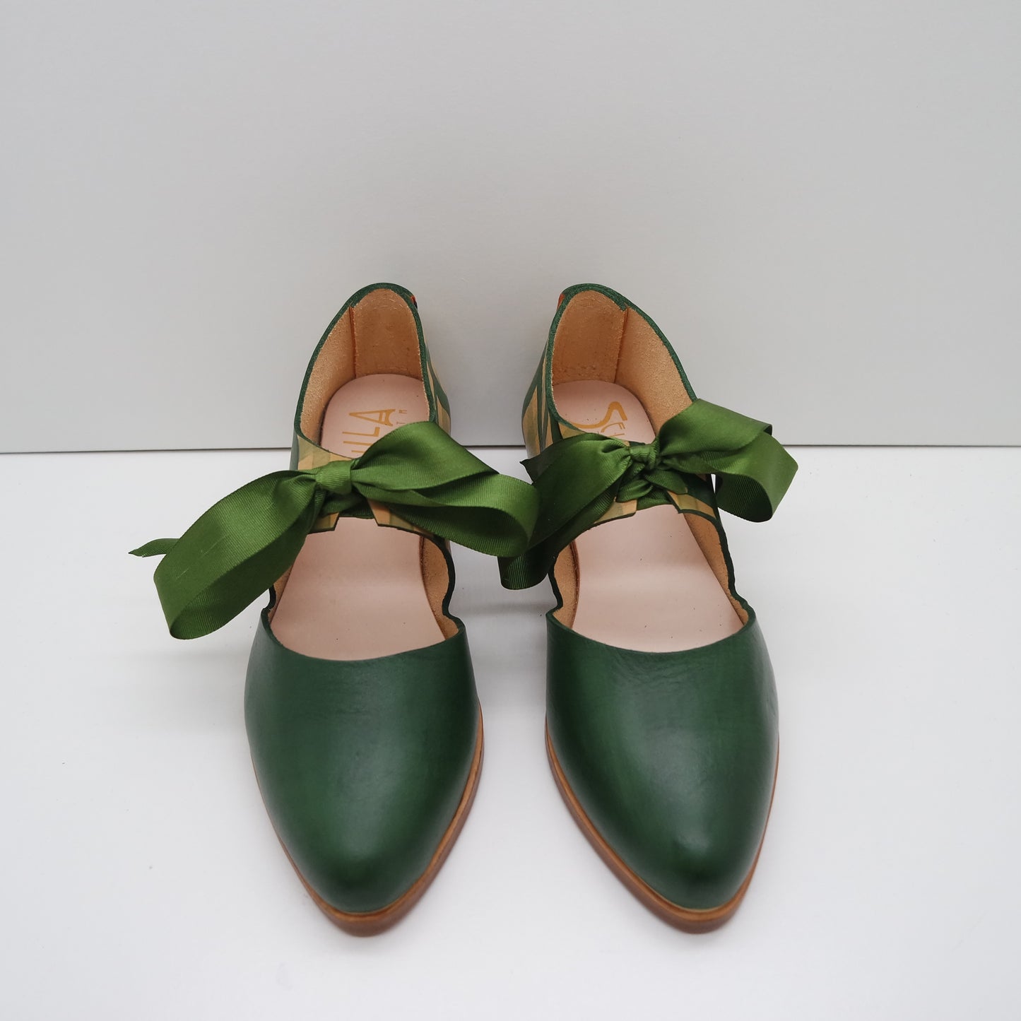 THE MARY. BB BUKO FRONT. DOUBLE GINGHAM BUKO ATIS BACK. EDGE INKED. GREEN RIBBON.