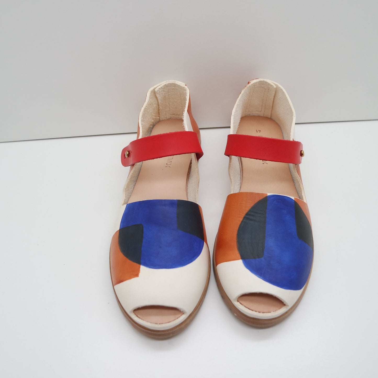 THE CATU. CIRCLE BLOCKS PRINT. MAJORELLE BLUE. TOAST. FIESTA STRAP