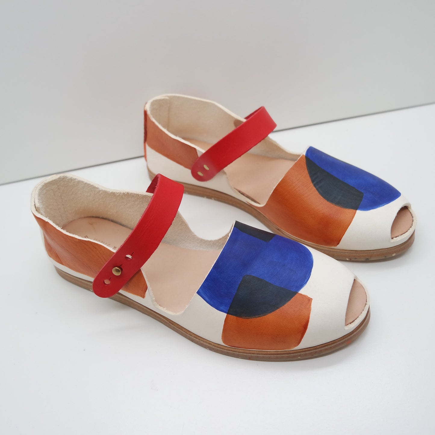 THE CATU. CIRCLE BLOCKS PRINT. MAJORELLE BLUE. TOAST. FIESTA STRAP
