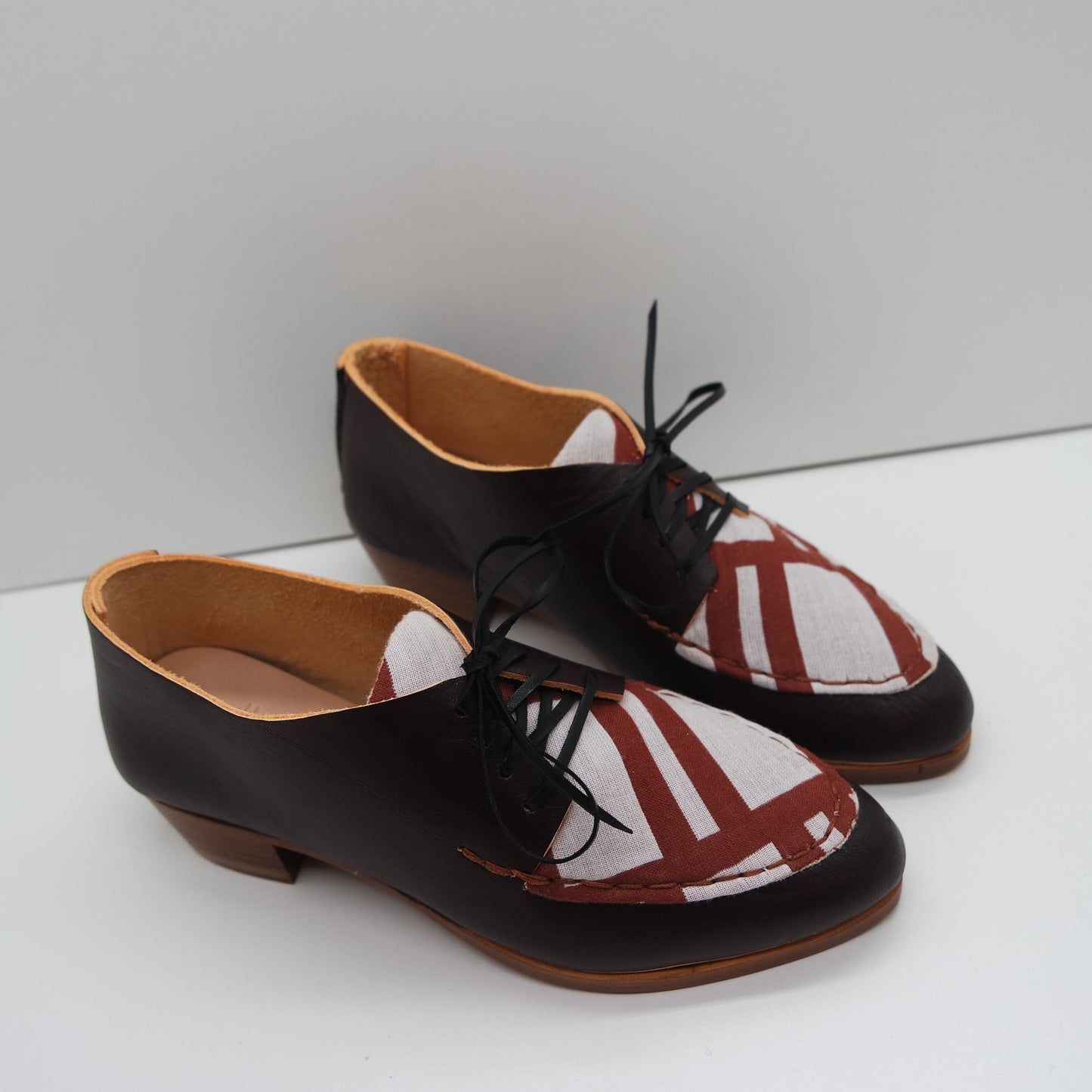 READY MADE. SIZE 35. THE CHUCK. BB TAMARIND W BROWN AND WHITE ACE AND JIG LAKE. 3CM (D2)