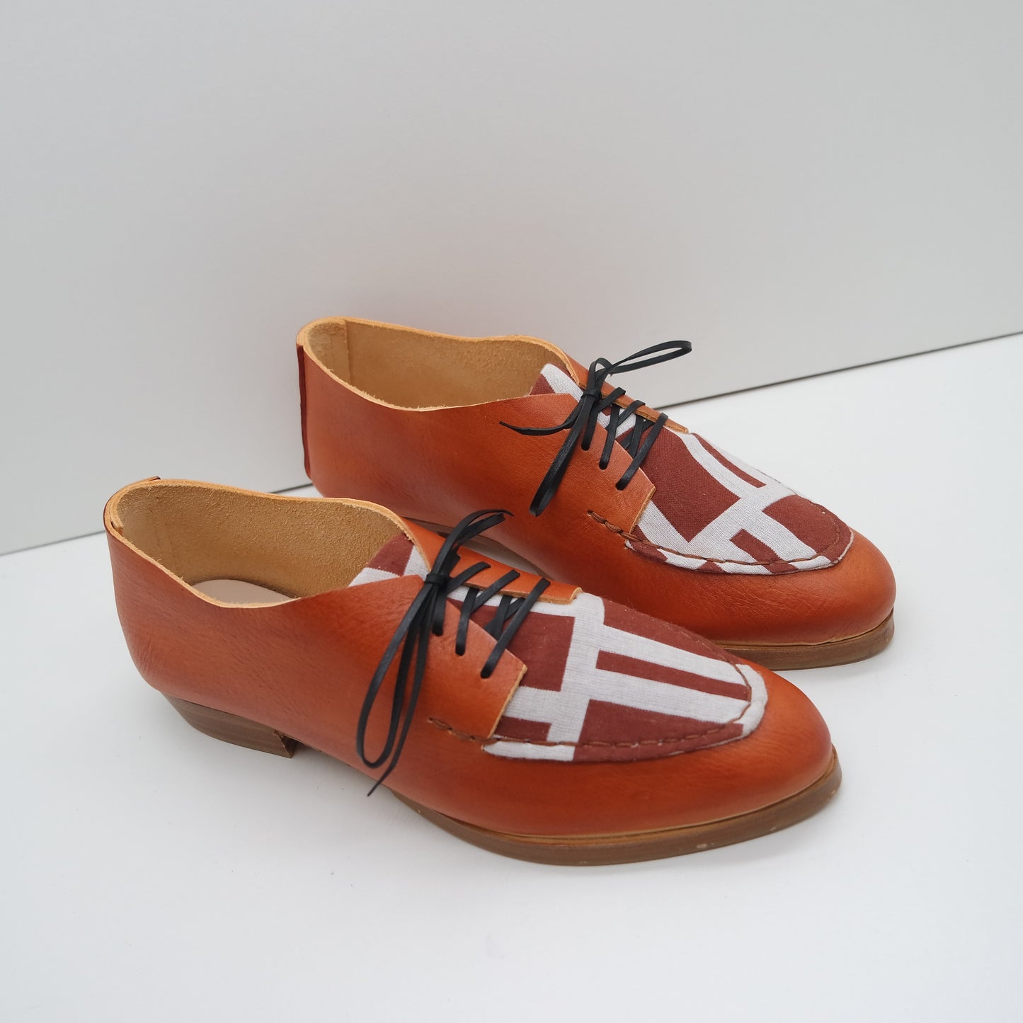 READY MADE. SIZE 39. THE CHUCK. BB TOAST W BROWN AND WHITE ACE AND JIG LAKE. 2CM (D7)