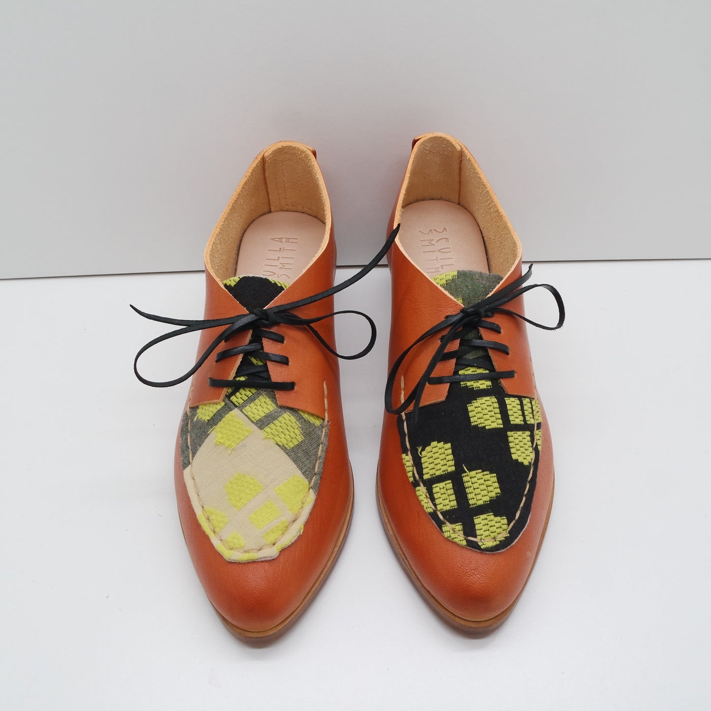 READY MADE. SIZE 38. THE CHUCK. BB TOAST W BLACK AND YELLOW ACE AND JIG LAKE. 3CM (D8) (MARKED SAMPLE)