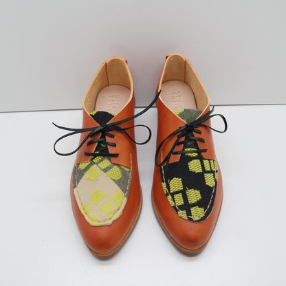 READY MADE. SIZE 38. THE CHUCK. BB TOAST W BLACK AND YELLOW ACE AND JIG LAKE. 3CM (D8) (MARKED SAMPLE)