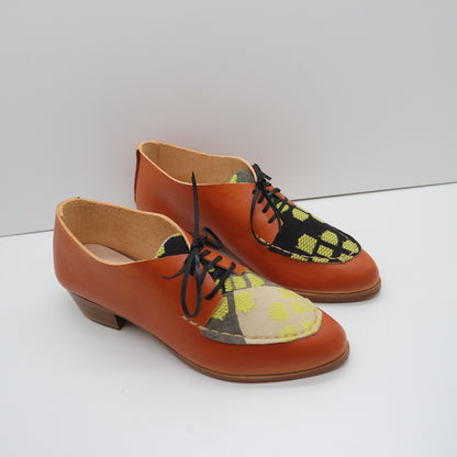 READY MADE. SIZE 38. THE CHUCK. BB TOAST W BLACK AND YELLOW ACE AND JIG LAKE. 3CM (D8) (MARKED SAMPLE)