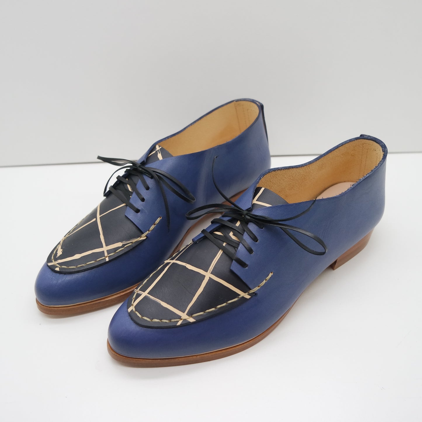 THE CHUCK. BB AZURE W HASH NORI LAKE. EDGE INKED. UNDYED THREAD.