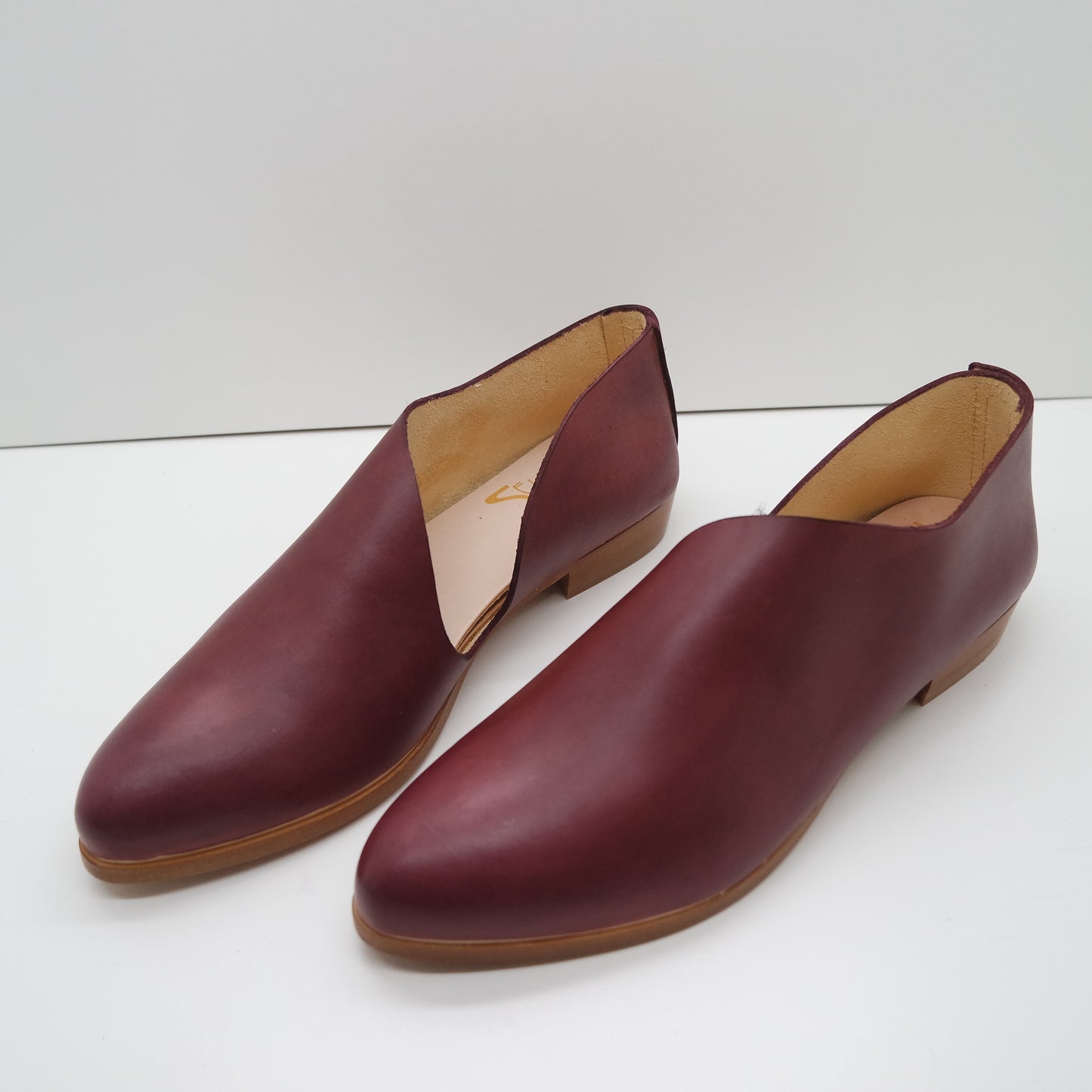 THE KIM. BB CLARET. EDGE INKED.