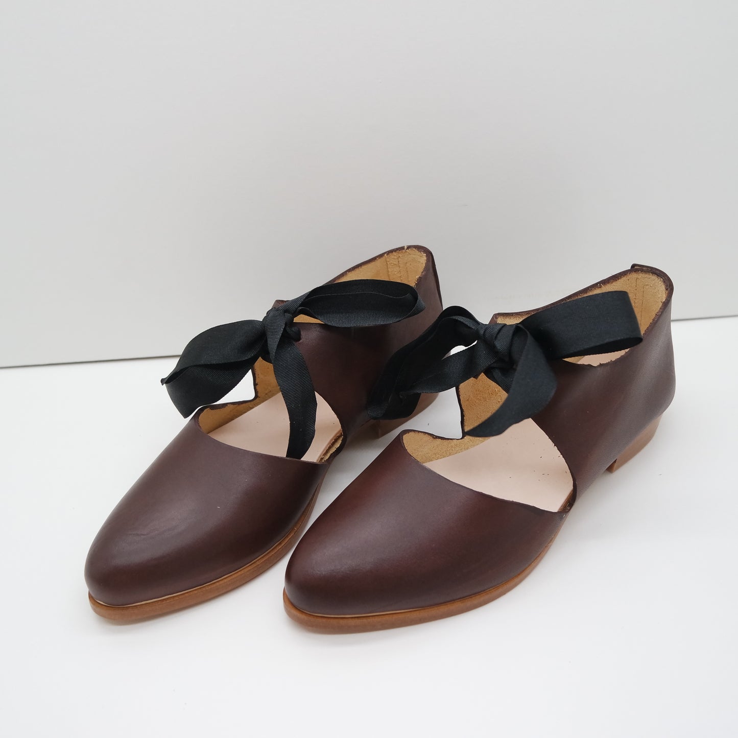 THE MARY. BB TAMARIND W BLACK RIBBON LACE. EDGE INKED.