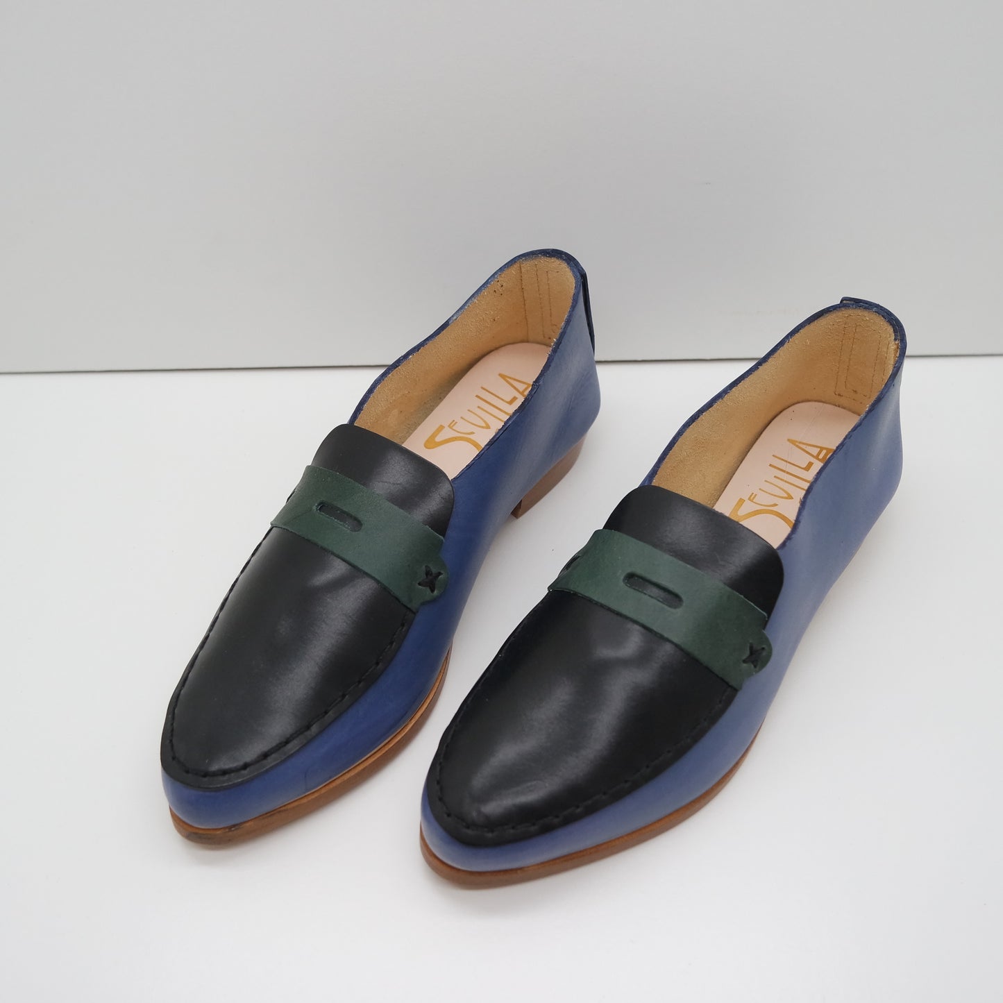 THE PENNY. BB AZURE. IBIZA NERO LAKE. AGAVE MASK. BLACK THREAD. EDGE DYED.