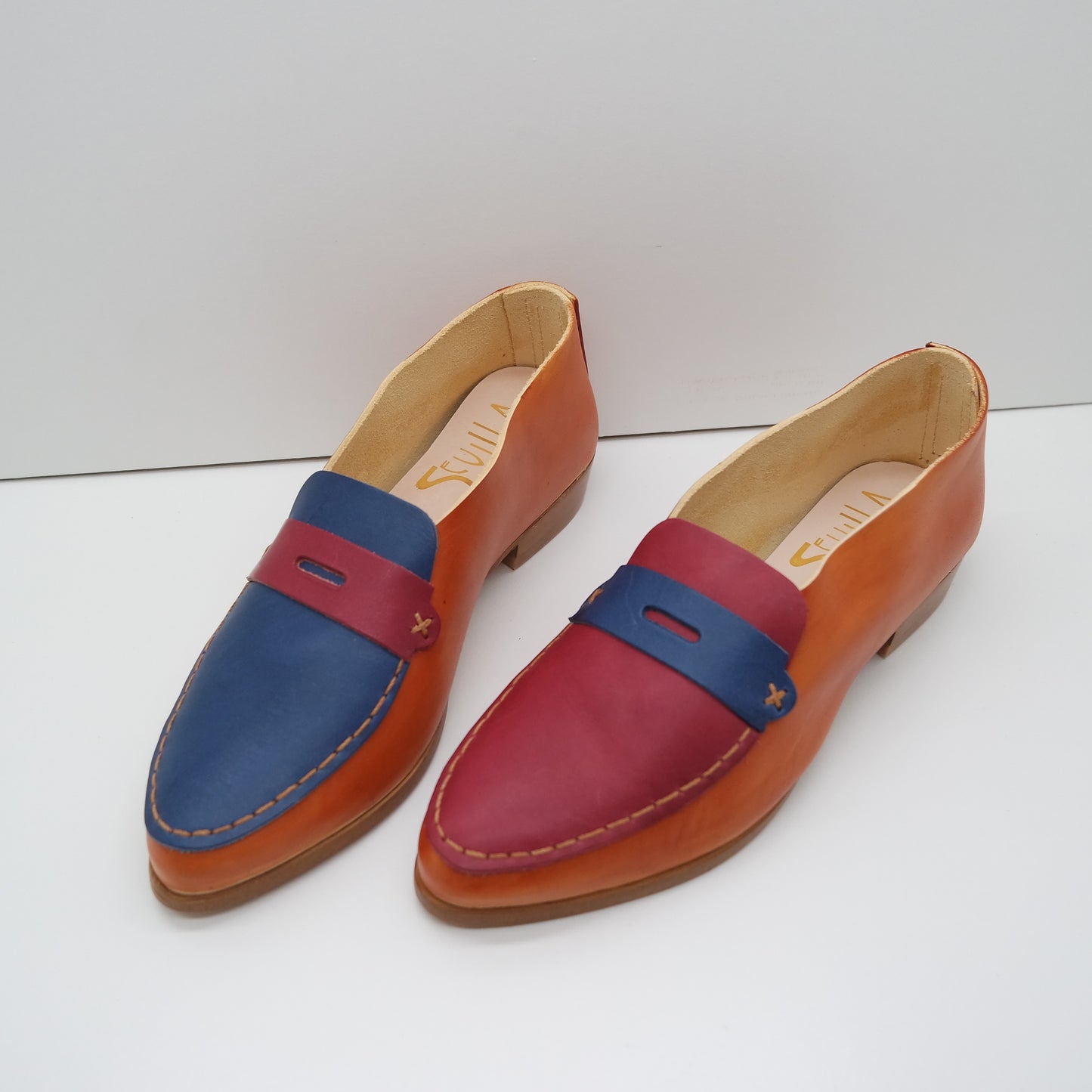 THE PENNY. BB TOAST. MISMATCHED MASK AND LAKE IN NAVY AND POMEROL WITH TOAST THREAD.