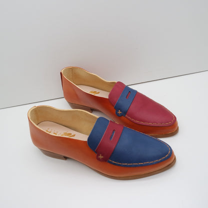 THE PENNY. BB TOAST. MISMATCHED MASK AND LAKE IN NAVY AND POMEROL WITH TOAST THREAD.