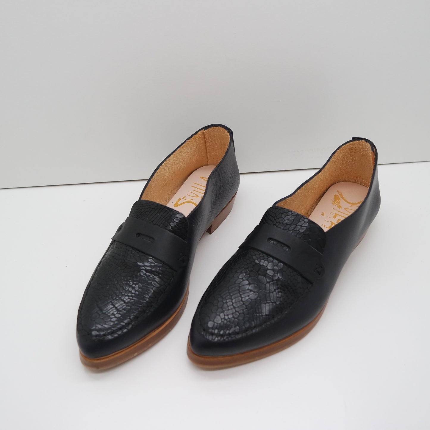 THE PENNY. BB NORI . BLACK SALAMANDER LAKE. BRASIL NERO MASK. BLACK THREAD. EDGE INKED.