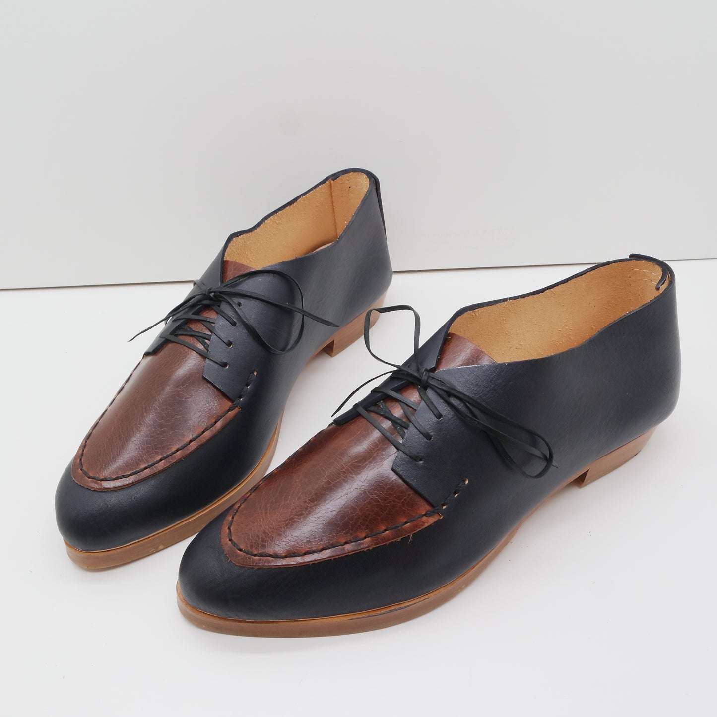 THE CHUCK. BB NORI. IBIZA CUOIO LAKE. BLACK THREAD. EDGE INKED.