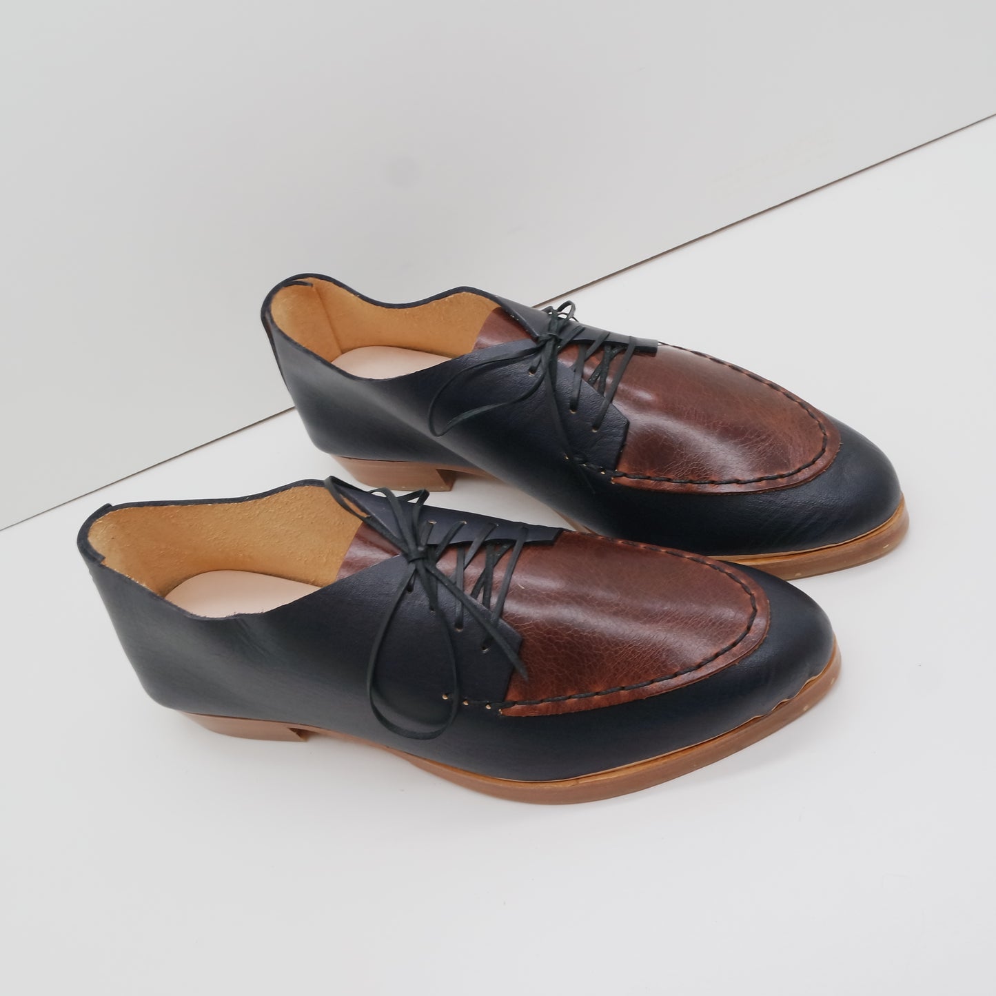 THE CHUCK. BB NORI. IBIZA CUOIO LAKE. BLACK THREAD. EDGE INKED.