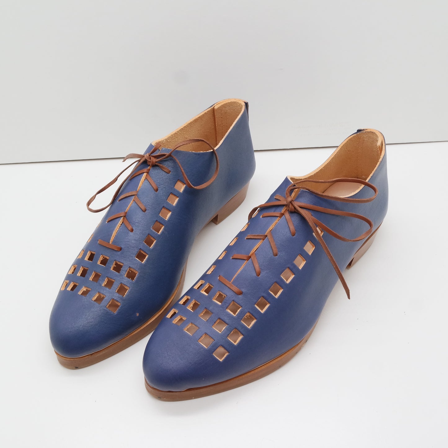 THE ERICA. BB AZURE. BROWN LACE.