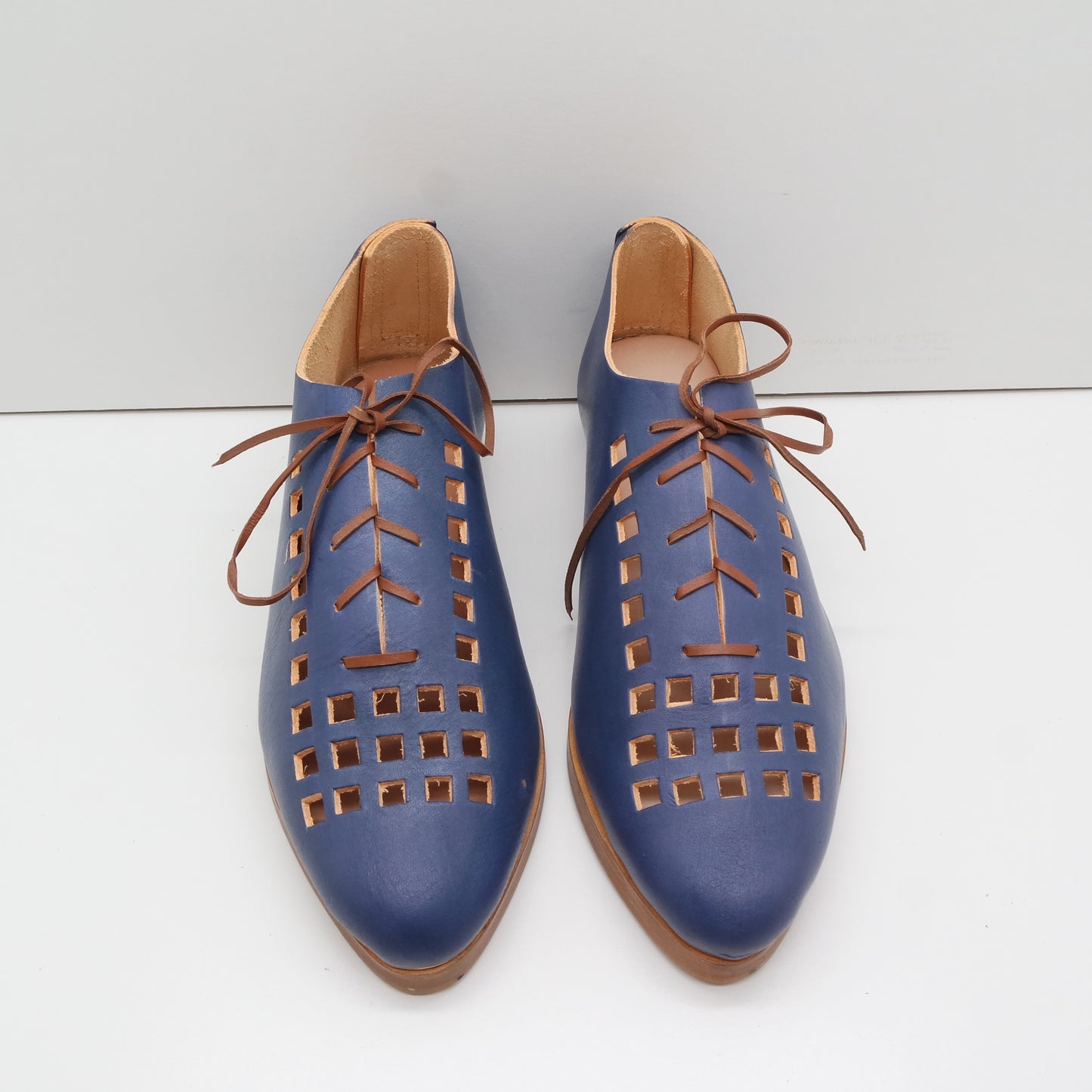 THE ERICA. BB AZURE. BROWN LACE.