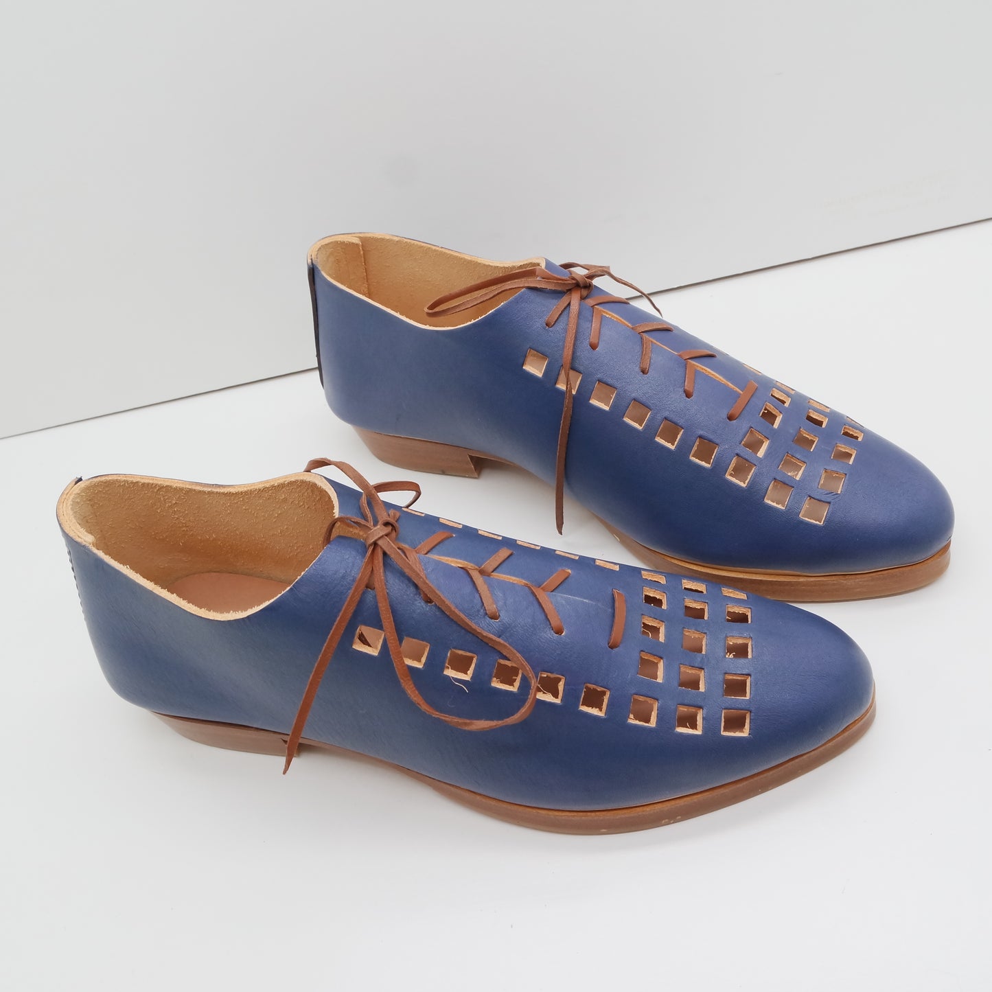 THE ERICA. BB AZURE. BROWN LACE.