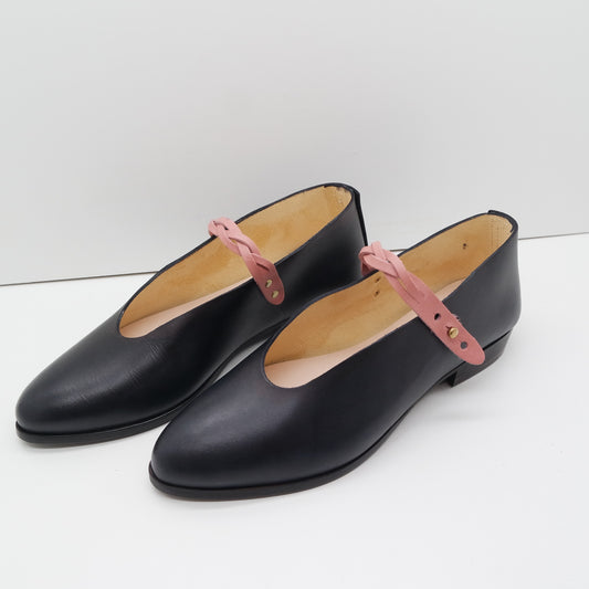 THE PEPA. BB NORI W BRAIDED CIPRIA STRAP. EDGE INKED. OVER DYED SOLE