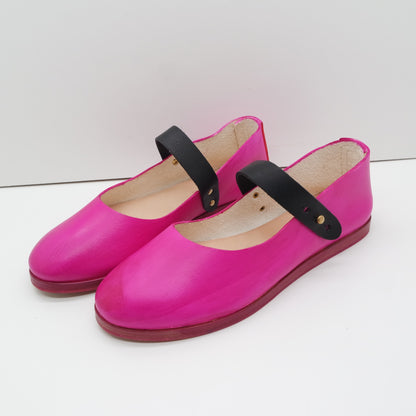 THE DEE DEE. RAMBUTAN PINK W BRASIL NERO STRAP. EDGE INKED. OVERDYED SOLE.