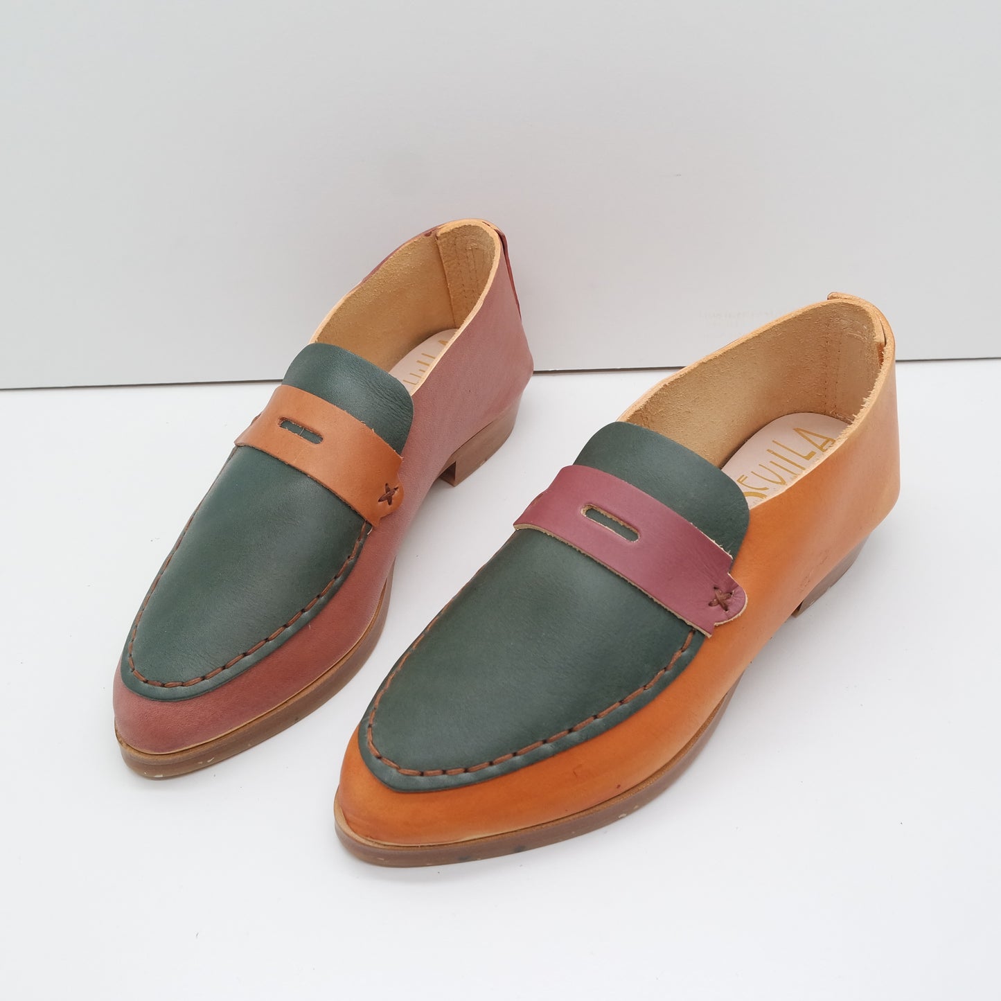 THE PENNY. BB TOAST. MISMATCHED MASK AND BASE IN BLUSH AND TOAST WITH AGAVE LAKE.  TOAST THREAD.