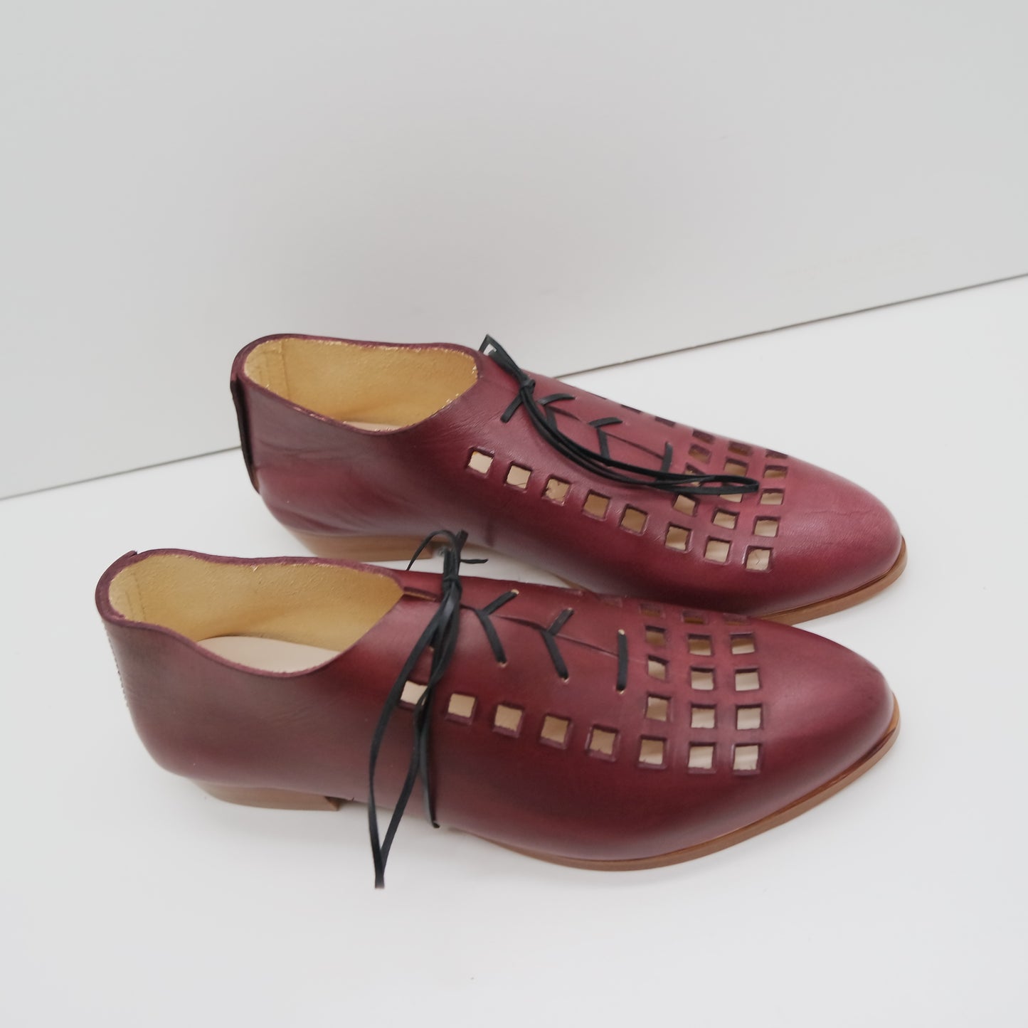 THE ERICA. BB CLARET WITH BLACK LACE. EDGE INKED.