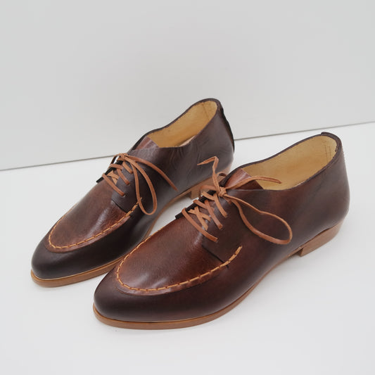 THE CHUCK. BB TAMARIND W IBIZA CUOIO LAKE. TOAST THREAD. BROWN LACE. EDGE INKED.