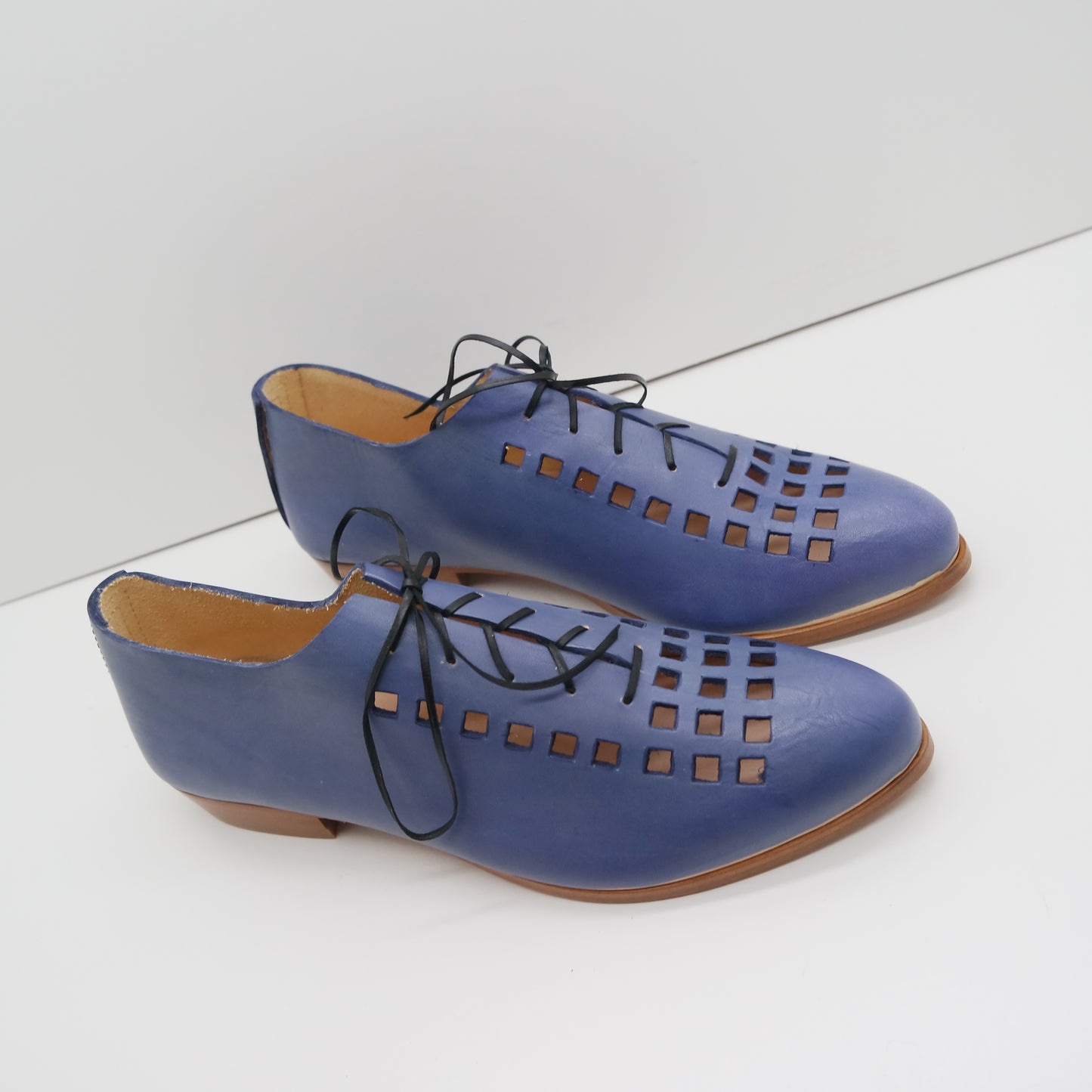 THE ERICA. BB AZURE. BLACK LACE. EDGE INKED