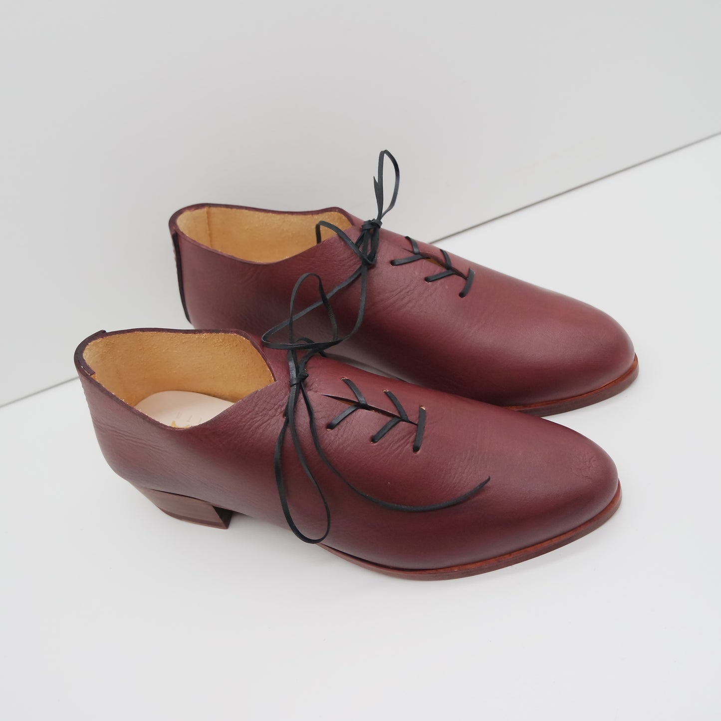 THE LARS. BB CLARET W SOLES OVERDYED. BLACK LACE. EDGE INKED.