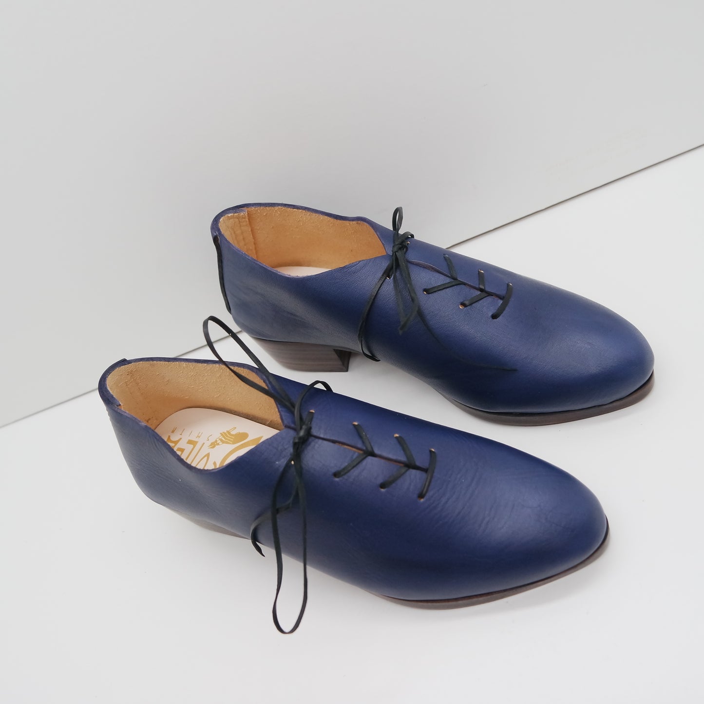 THE LARS. BB AZURE W SOLES OVERDYED. BLACK LACE. EDGE INKED.