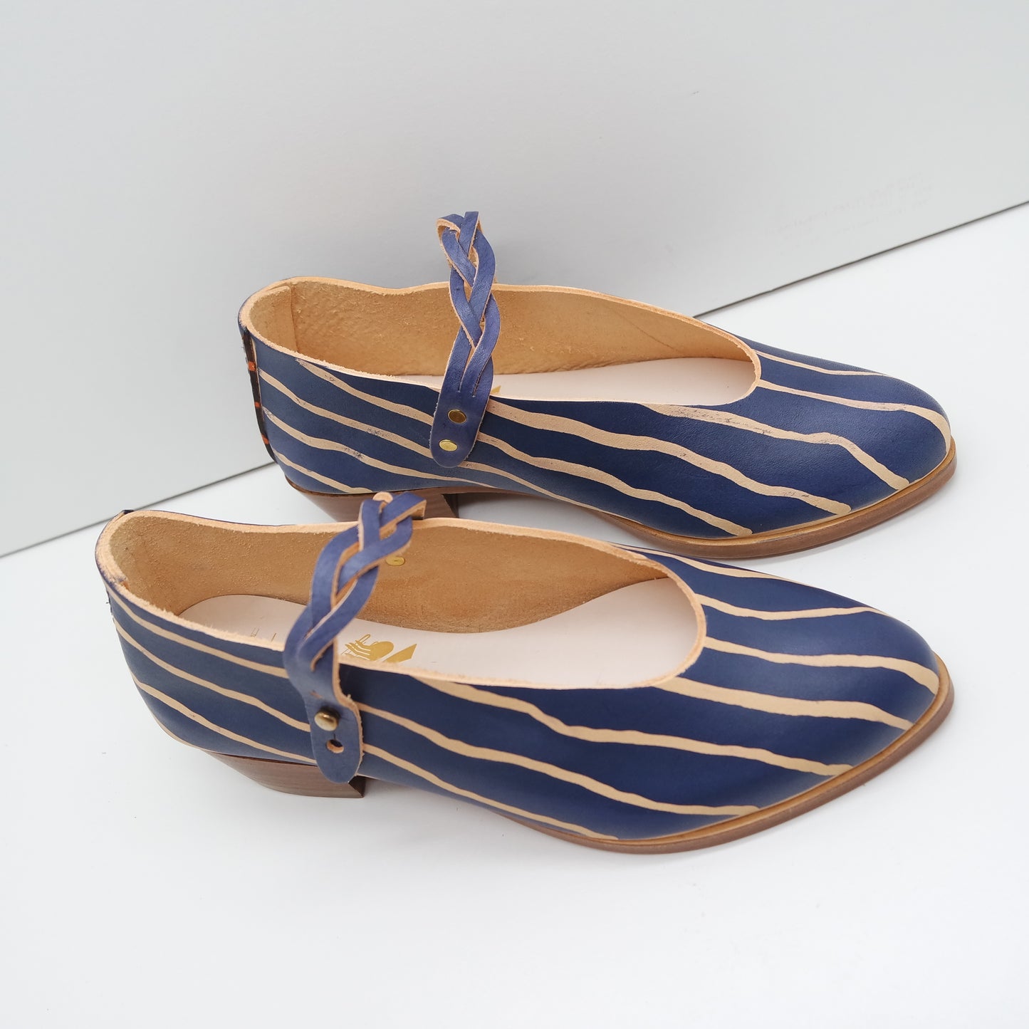 THE PEPA. REVERSE STRIPE. AZURE. WITH BRAIDED AZURE STRAP.