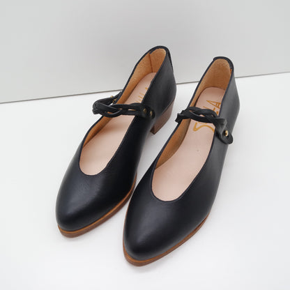 MAMA DAY SALE. SIZE 38. THE PEPA. NORI W EDGE INK AND BRAIDED BRASIL NERO STRAP. 3CM. (PATTERN SAMPLE, LOW FRONT). 101