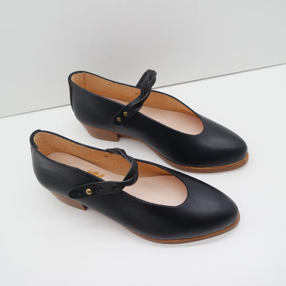 MAMA DAY SALE. SIZE 38. THE PEPA. NORI W EDGE INK AND BRAIDED BRASIL NERO STRAP. 3CM. (PATTERN SAMPLE, LOW FRONT). 101