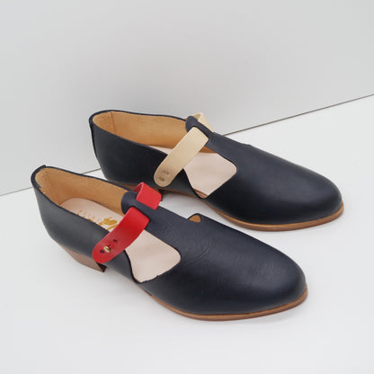 MAMA DAY SALE. SIZE 42. THE ELEANOR. NORI WITH EDGE INK. MISMATCHED STRAPS FIESTA AND BUTTER. (DYE STAIN) 105