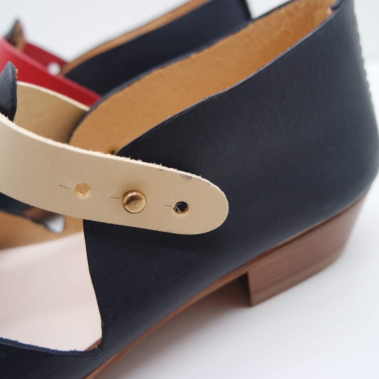 MAMA DAY SALE. SIZE 42. THE ELEANOR. NORI WITH EDGE INK. MISMATCHED STRAPS FIESTA AND BUTTER. (DYE STAIN) 105