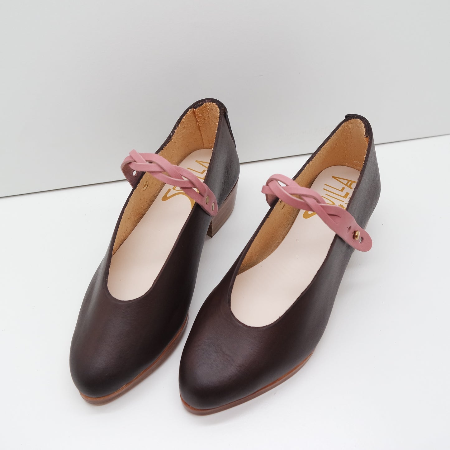 MAMA DAY SALE. SIZE 35. THE PEPA. TAMARIND WITH EDGE INK. BRAIDED CIPRIA STRAP. 3CM. 111
