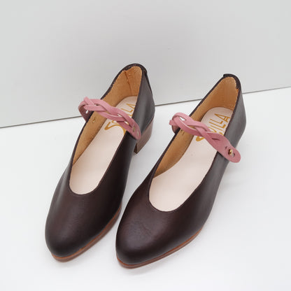 MAMA DAY SALE. SIZE 35. THE PEPA. TAMARIND WITH EDGE INK. BRAIDED CIPRIA STRAP. 3CM. 111