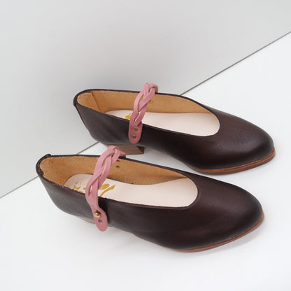 MAMA DAY SALE. SIZE 35. THE PEPA. TAMARIND WITH EDGE INK. BRAIDED CIPRIA STRAP. 3CM. 111