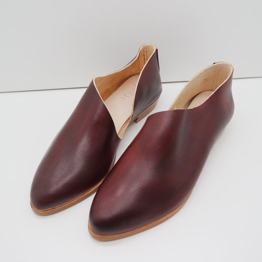 MAMA DAY SALE. SIZE 37. THE KIM. BURGUNDY. (DYE EXPERIMENT) 127